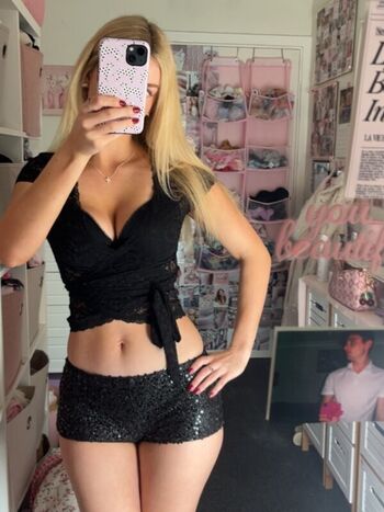 Full leaked Emi howard private onlyfans photo