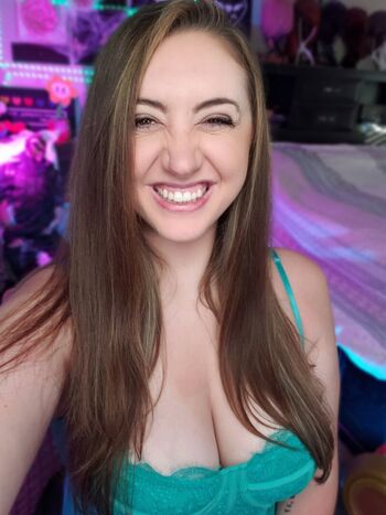 Full leaked Emidivergent private onlyfans photo