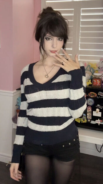 Full leaked Emiki private onlyfans photo