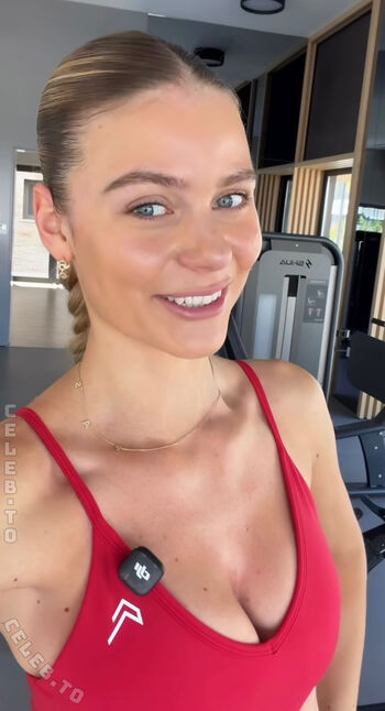 Full leaked Emilia bte page private onlyfans photo