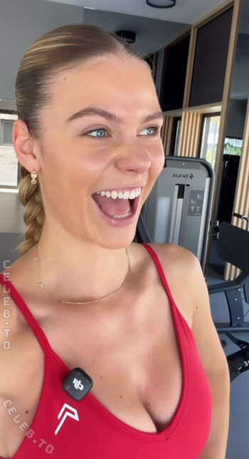 Full leaked Emilia bte page private onlyfans photo