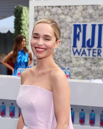 Full leaked Emilia clarke page private onlyfans photo