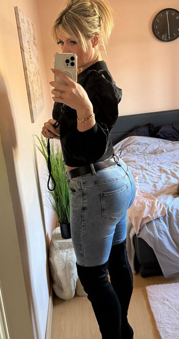 Full leaked Emilie koh lanta private onlyfans photo