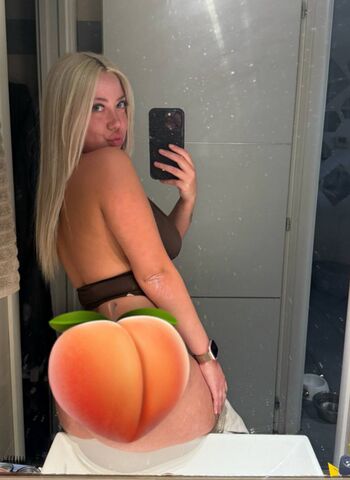 Full leaked Emily dolly private onlyfans photo