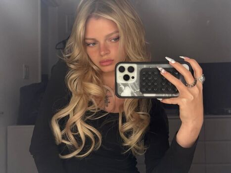 Full leaked Emily kelavos private onlyfans photo
