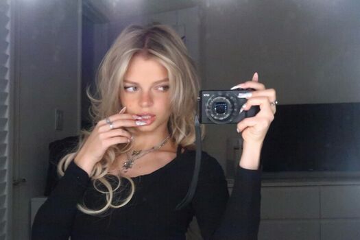 Full leaked Emily kelavos private onlyfans photo