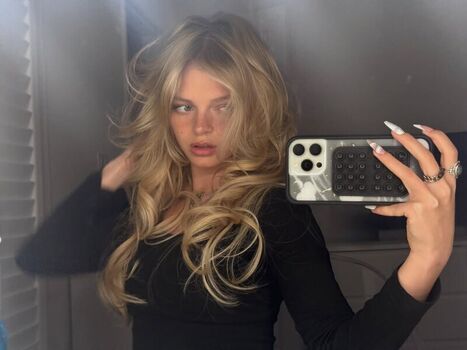 Full leaked Emily kelavos private onlyfans photo