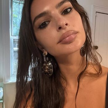 Emily Ratajkowski