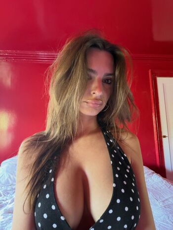 Emily Ratajkowski