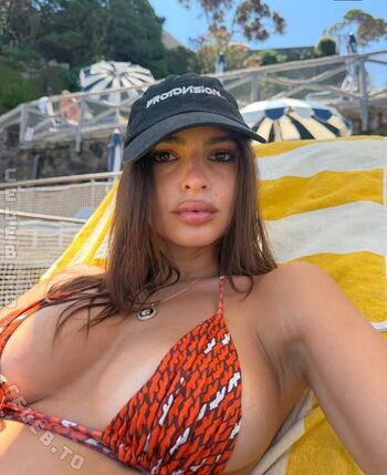 Emily Ratajkowski