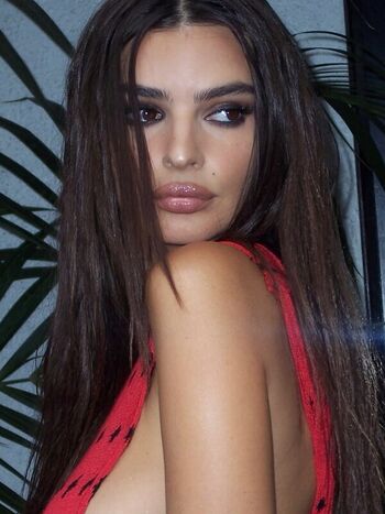 Emily Ratajkowski