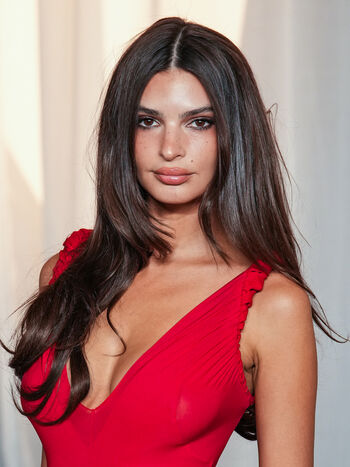 Full leaked Emily ratajkowski private onlyfans photo