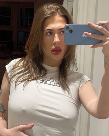 Full leaked Emilyyy private onlyfans photo