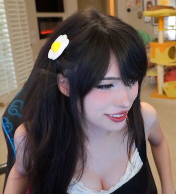 Full leaked Emiru  page private onlyfans photo