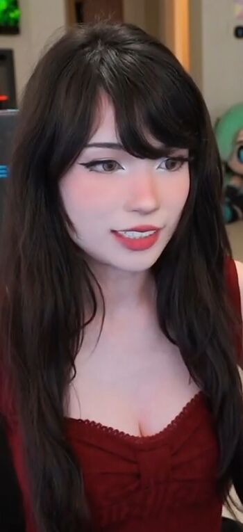 Full leaked Emiru  page private onlyfans photo