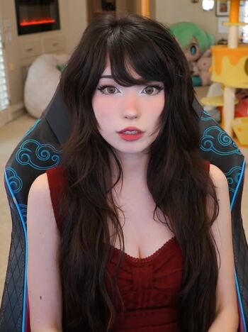 Full leaked Emiru  page private onlyfans photo