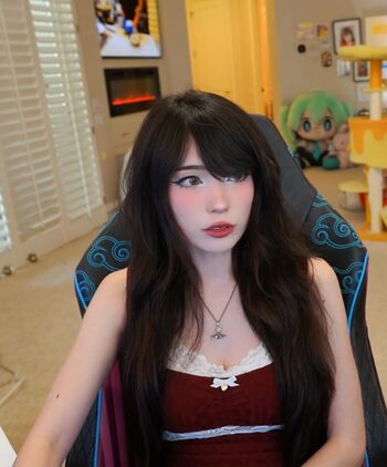 Full leaked Emiru page private onlyfans photo