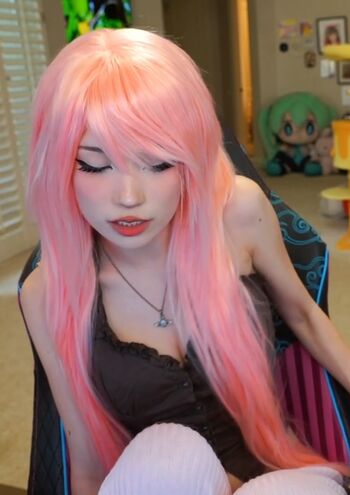Full leaked Emiru page private onlyfans photo