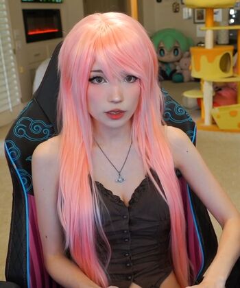 Full leaked Emiru page private onlyfans photo