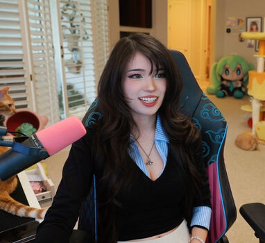 Full leaked Emiru page private onlyfans photo