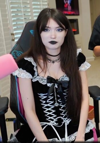 Full leaked Emiru page private onlyfans photo
