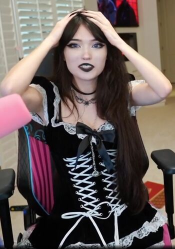 Full leaked Emiru page private onlyfans photo