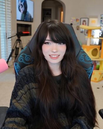 Full leaked Emiru page private onlyfans photo