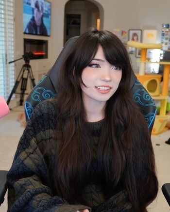 Full leaked Emiru page private onlyfans photo