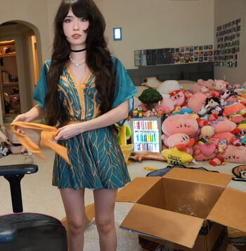 Full leaked Emiru private onlyfans photo