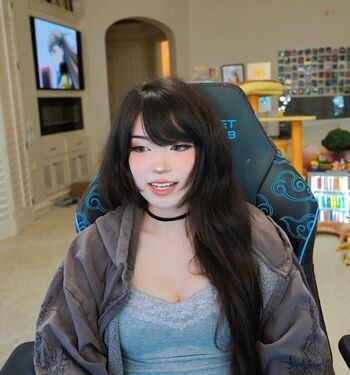 Full leaked Emiru  page private onlyfans photo