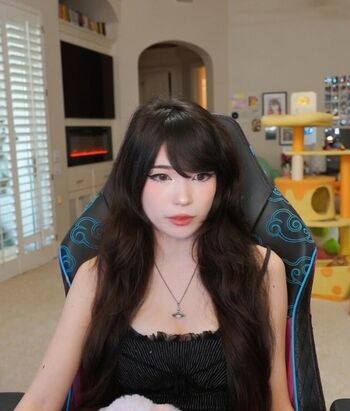 Full leaked Emiru page private onlyfans photo
