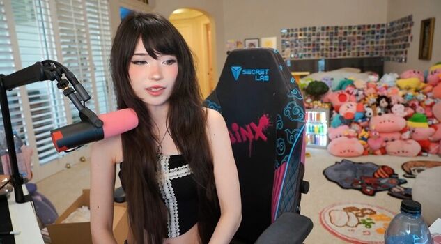Full leaked Emiru page private onlyfans photo