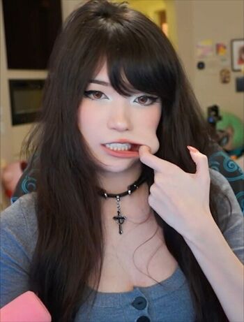 Full leaked Emiru  page private onlyfans photo