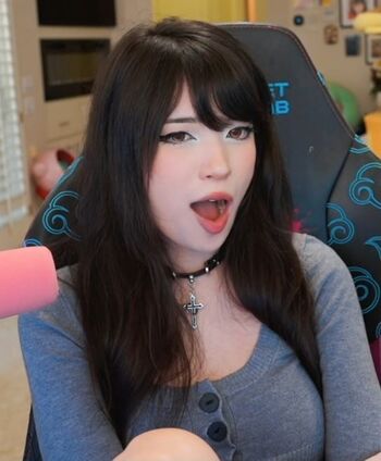 Full leaked Emiru  page private onlyfans photo