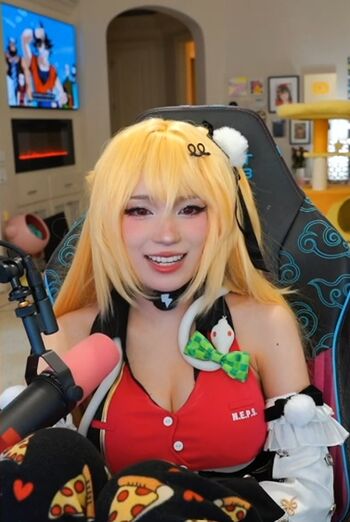 Full leaked Emiru  page private onlyfans photo