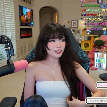 Full leaked Emiru page private onlyfans photo