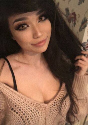 Full leaked Emiru page private onlyfans photo