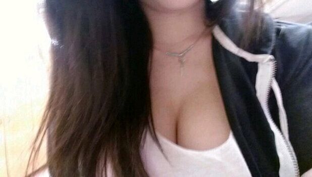 Full leaked Emiru  page private onlyfans photo