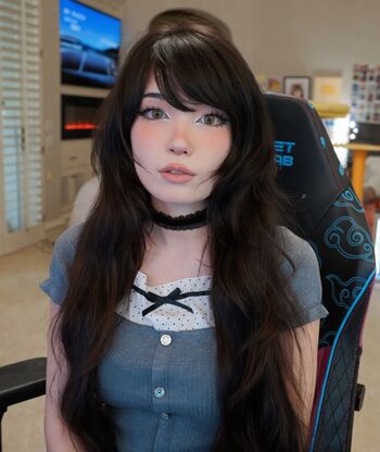 Full leaked Emiru  page private onlyfans photo