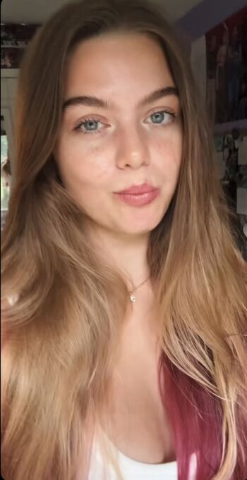 Full leaked Emma beardsley page private onlyfans photo