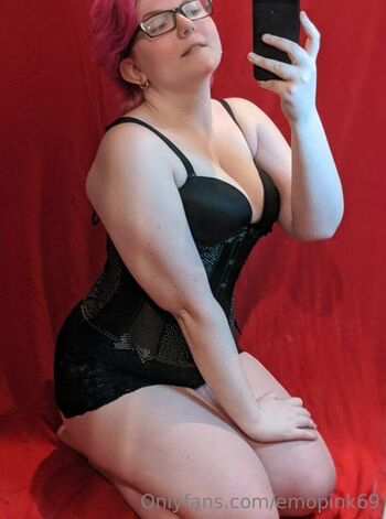 Full leaked Emopink private onlyfans photo