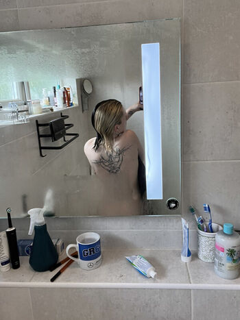 Full leaked Emzeeni private onlyfans photo