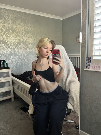 Full leaked Emzeeni private onlyfans photo