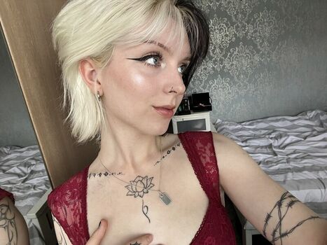 Full leaked Emzeeni private onlyfans photo