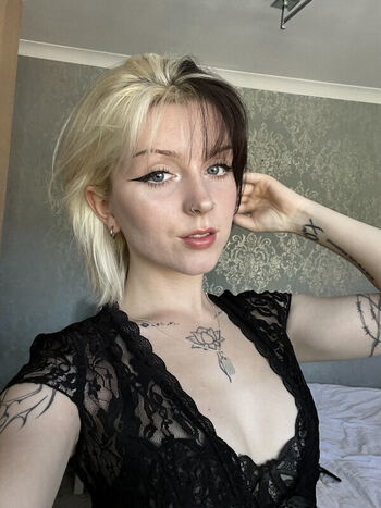 Full leaked Emzeeni private onlyfans photo