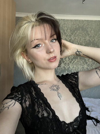 Full leaked Emzeeni private onlyfans photo