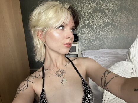 Full leaked Emzeeni private onlyfans photo