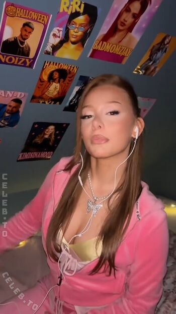 Full leaked Avrora sg/ private onlyfans photo