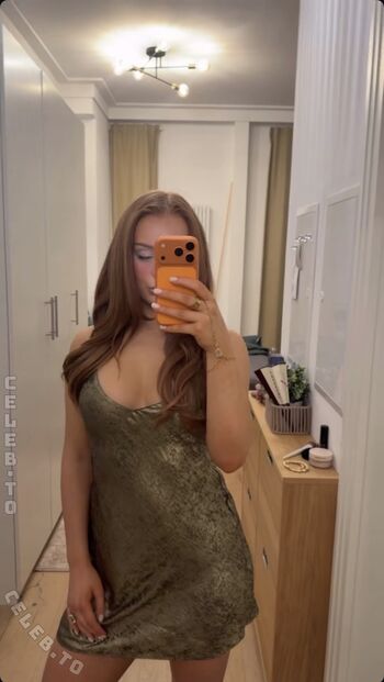 Full leaked Ellesaurus / private onlyfans photo