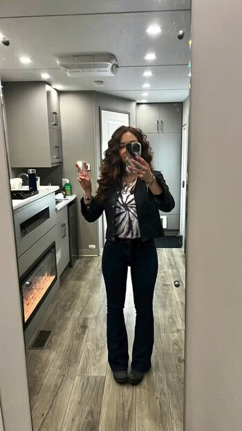Full leaked Erin karpluk private onlyfans photo